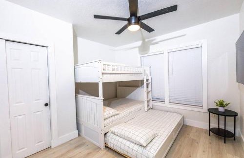 Gulf Gate Estates House | Cozy Beach House next to Siesta Key