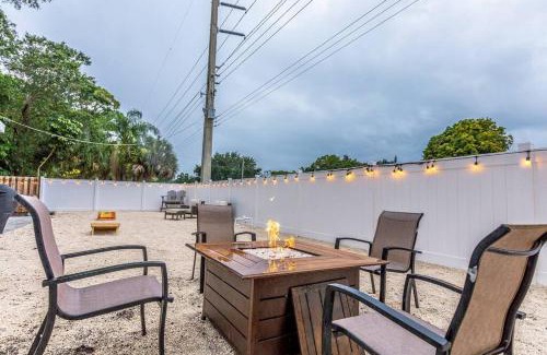 Gulf Gate Estates House | Cozy Beach House next to Siesta Key