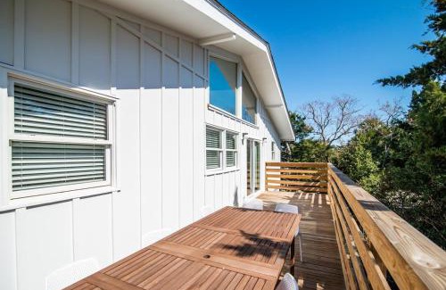 Pawleys Island House | Cozy Beach House Steps from the Shore: 4 Bedroom