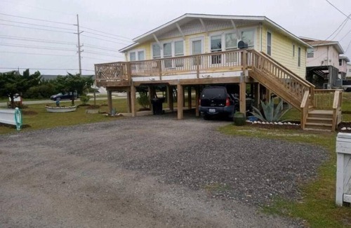 Wimble Shores House | Cozy beach house two blocks from the beach with sunsets over the sound.