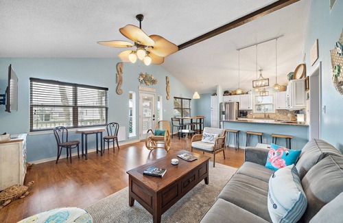 Jamaica Beach House | Cozy beach house - 3 minute walk to beach - with everything you need to relax!