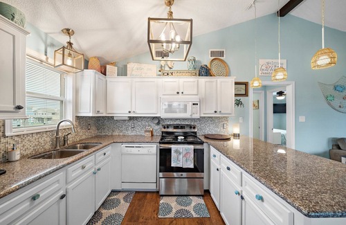 Jamaica Beach House | Cozy beach house - 3 minute walk to beach - with everything you need to relax!
