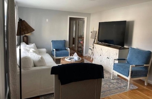 Devon House | Cozy Beach House