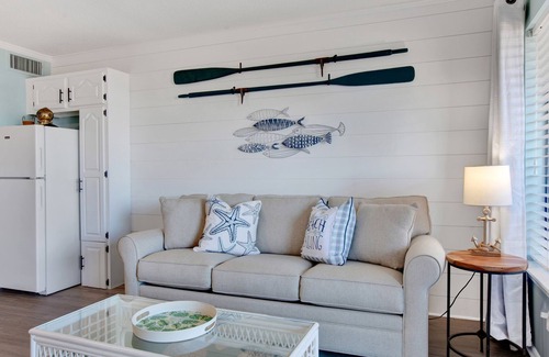 Palmetto Dunes Condo | Cozy Beach Stay with Ocean Views! Pool Access