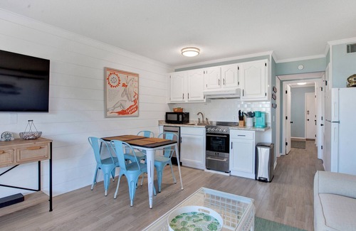 Palmetto Dunes Condo | Cozy Beach Stay with Ocean Views! Pool Access