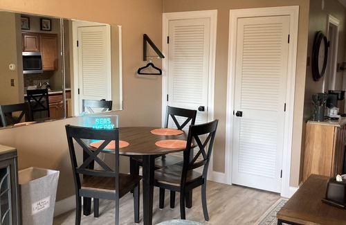 Acme Condo | Cozy Beachfront Condo on the Bay