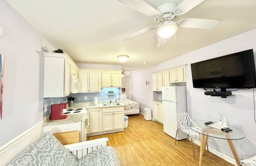 Atlantic Beach Condo | Cozy Beachfront Getaway Studio Kitchen Pool Wifi Steps from the Ocean