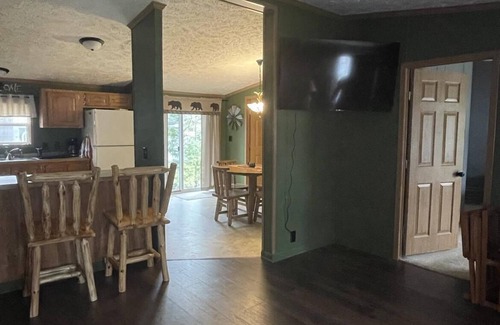 Prudenville House | Cozy Bear Cabin - Houghton Lake