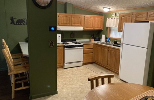Prudenville House | Cozy Bear Cabin - Houghton Lake