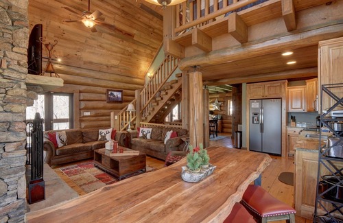 Morganton Cabin | Cozy Bear Lodge Log Cabin, Big Green Egg, Outdoor Grill Station Oasis, Hot Tub