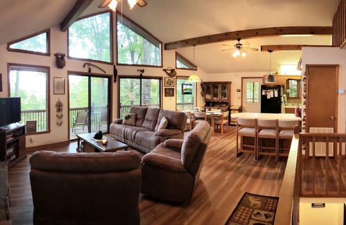 Unaka House | Cozy Bear Paw Mountain Retreat