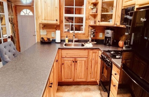 Three Lakes Cottage | Cozy Beautiful Cottage on Maple Lake!