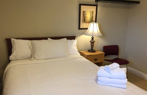 Vancouver South House | Cozy Bedrooms Guest House