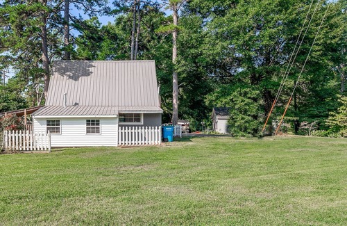 Belmont House | Cozy Belmont cottage ~1 mi to restaurants/shops