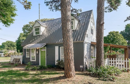 Belmont House | Cozy Belmont cottage ~1 mi to restaurants/shops