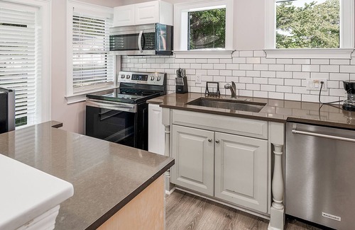 Belmont Cottage | Cozy Belmont Cottage ~ 1mi to shops & restaurants