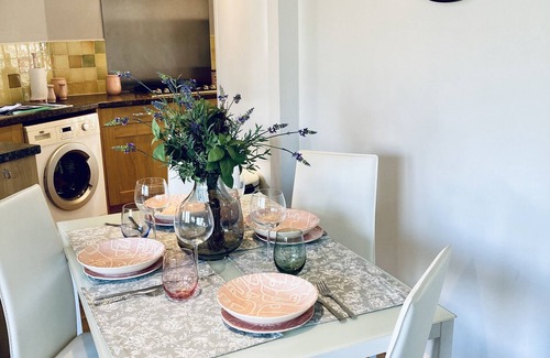 Bicester House | Cozy Bicester Village 1 bedroom flat with own garden