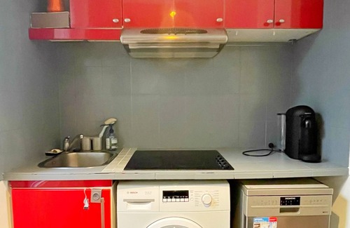 Plaisance Apartment | Cozy Big Apartment With Private Yard In Central Paris