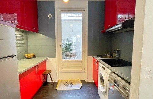Plaisance Apartment | Cozy Big Apartment With Private Yard In Central Paris
