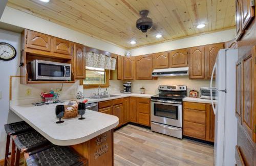 Blairsville House | Cozy Blairsville Cabin 2 Mi to Vogel State Park!