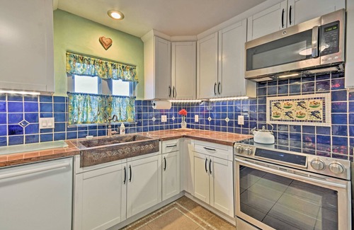 El Prado House | Cozy 'Blue Adobe' w/Steam Room 2 Mi. from Taos!