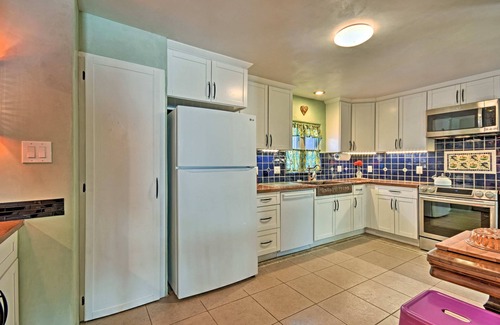 El Prado House | Cozy 'Blue Adobe' w/Steam Room 2 Mi. from Taos!