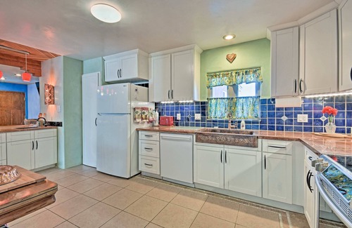 El Prado House | Cozy 'Blue Adobe' w/Steam Room 2 Mi. from Taos!