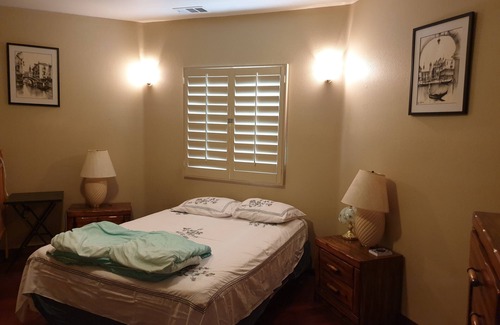 South Redlands House | Cozy Blue Room in a house in quiet Redlands with WiFi, AC, heater, laundry, etc