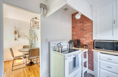 Alberta Arts District House | Cozy Boho 1BR - Walk to Shops & Cafes