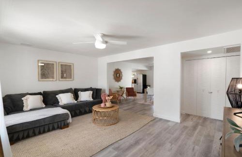 Mesa House | Cozy Boho Mesa Home with Diving Pool!