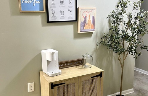 Woodlawn Apartment | Cozy BohoChic Garden Hideaway