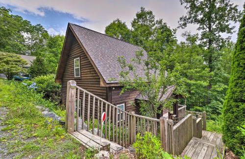 Boone House | Cozy Boone Cabin with Deck Close to Downtown!