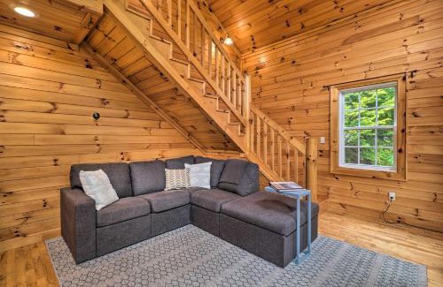 Boone House | Cozy Boone Cabin with Deck Close to Downtown!