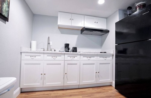 San Antonio Apartment | Cozy BR Apt near Sea World, Lackland AFB, and great shopping.