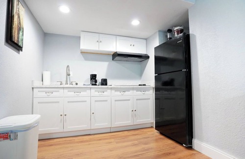San Antonio Apartment | Cozy BR Apt near Sea World, Lackland AFB, and great shopping.