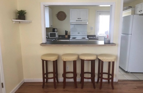 Long Beach Cottage | Cozy Breeze Bungalow-walk to beach, harbor, restaurants, quaint downtown.
