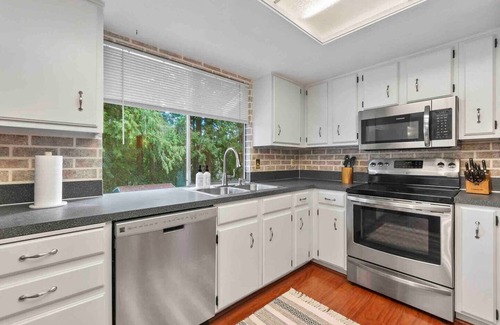 Bremerton House | Cozy Bremerton Residential Oasis!