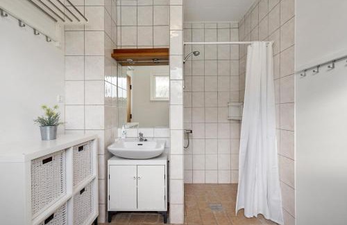 Middelfart Apartment | Cozy Brenderup Apartment on the beach