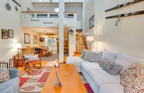 Bretton Woods Apartment | Cozy Bretton Woods Ski-InandSki-Out Condo with Deck!