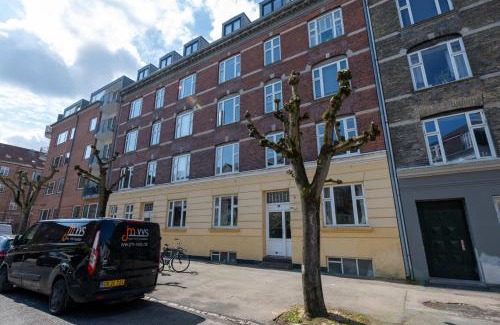 Osterbro Apartment | Cozy & Bright Apartment in Peaceful Area