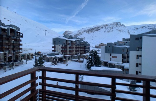 Val Claret Apartment | Cozy & Bright Apartment · Ski-In/Ski-Out · Balcony · Sleeps 10