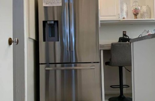 North Hollywood House | Cozy Bright Corner Home: Near Universal Studios