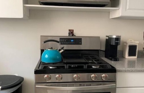 North Hollywood House | Cozy Bright Corner Home: Near Universal Studios