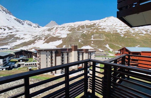 Val Claret Apartment | Cozy & Bright Studio Near Slopes and Shops with Balcony