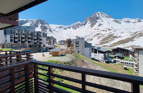 Val Claret Apartment | Cozy & Bright Studio Near Slopes and Shops with Balcony