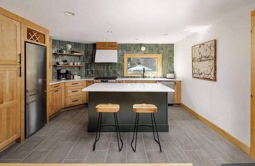 Bridgewater Corners Cabin | Cozy Brookside Cabin with Hot Tub | Woodstock VT