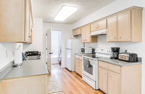 Brunswick House | Cozy Brunswick Home: 13 Mi to St Simons Island!