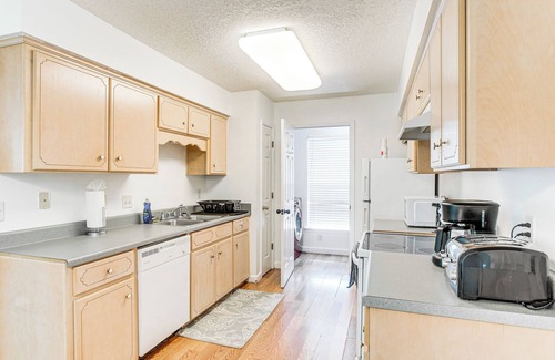 Brunswick House | Cozy Brunswick Home: 13 Mi to St Simons Island!
