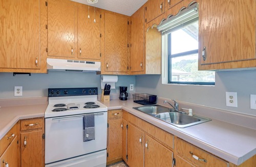 Cherokee Cabin | Cozy Bryson City Cabin Rental w/Shared Yard