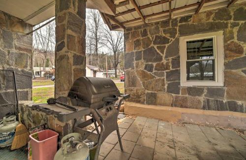 Cherokee House | Cozy Bryson City Cabin Rental with Shared Yard